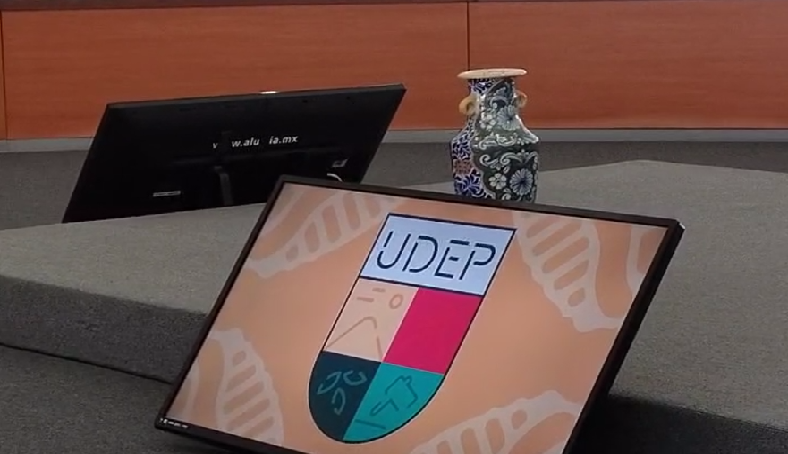 Presenta José Luis Sánchez escudo de la Universidad del Deporte