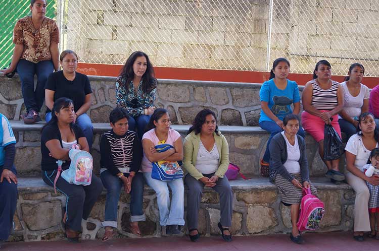 Sin escuela se quedan 32 niños de preescolar en Zacapoaxtla
