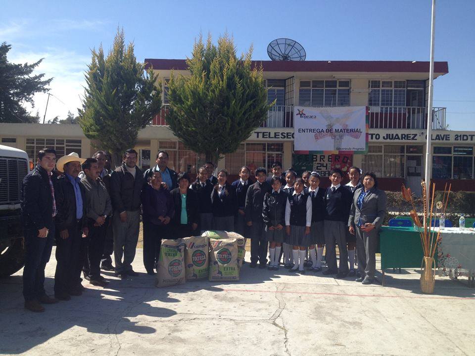Edil entrega material para dignificar escuelas en Tepeaca