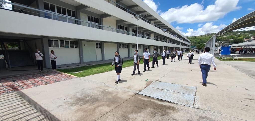 Registran posible brote de covid en Centro Escolar Lázaro Cárdenas en Izúcar