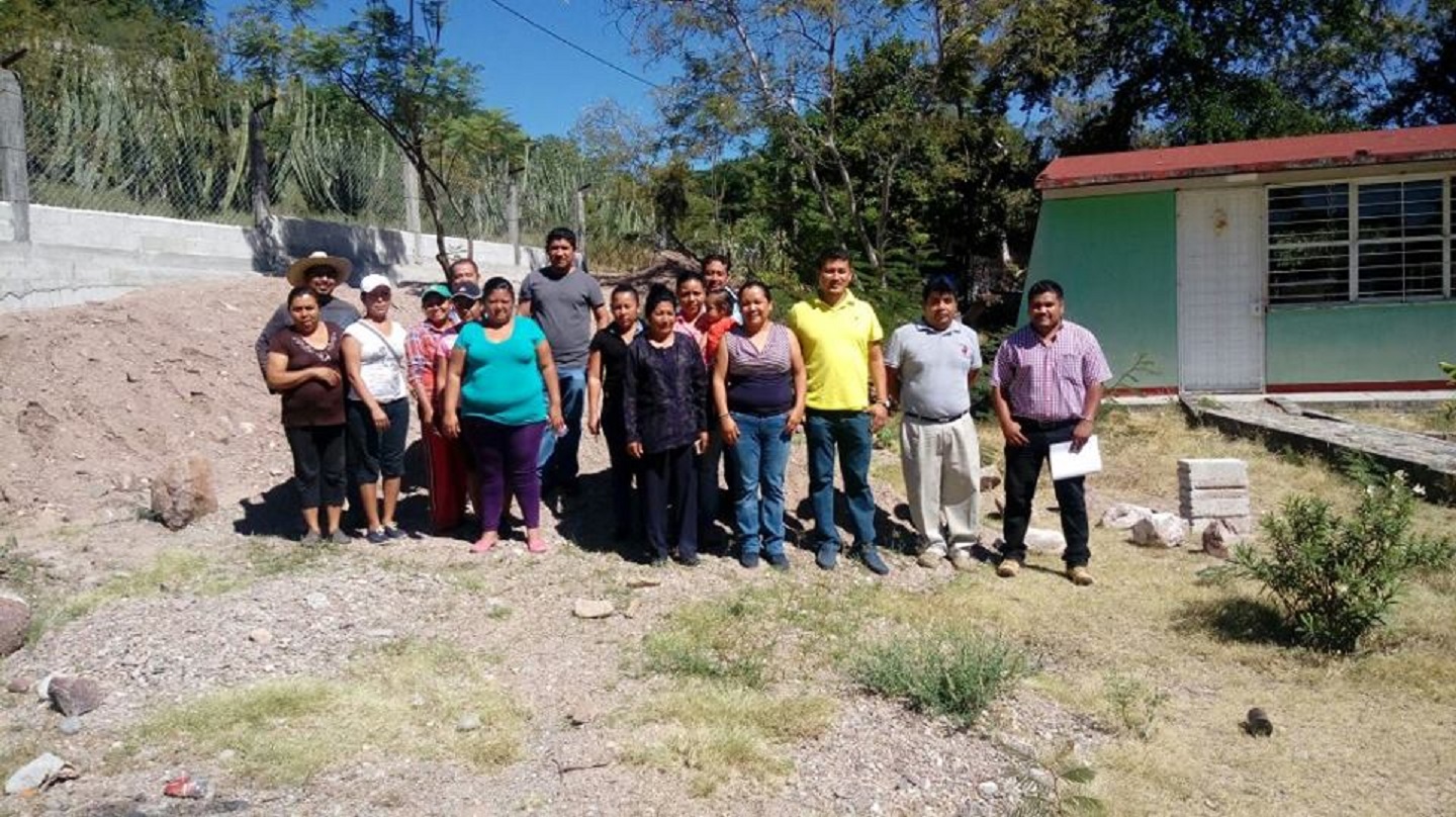 Construyen comedor escolar para primaria en San Agustín, comunidad de San Pablo Anicano