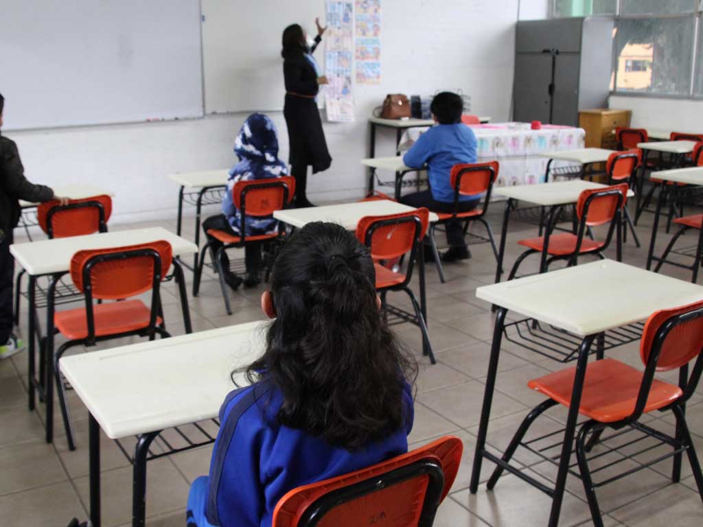 SEP invita a maestros a convocatoria de promoción; podrán ganar 40% más