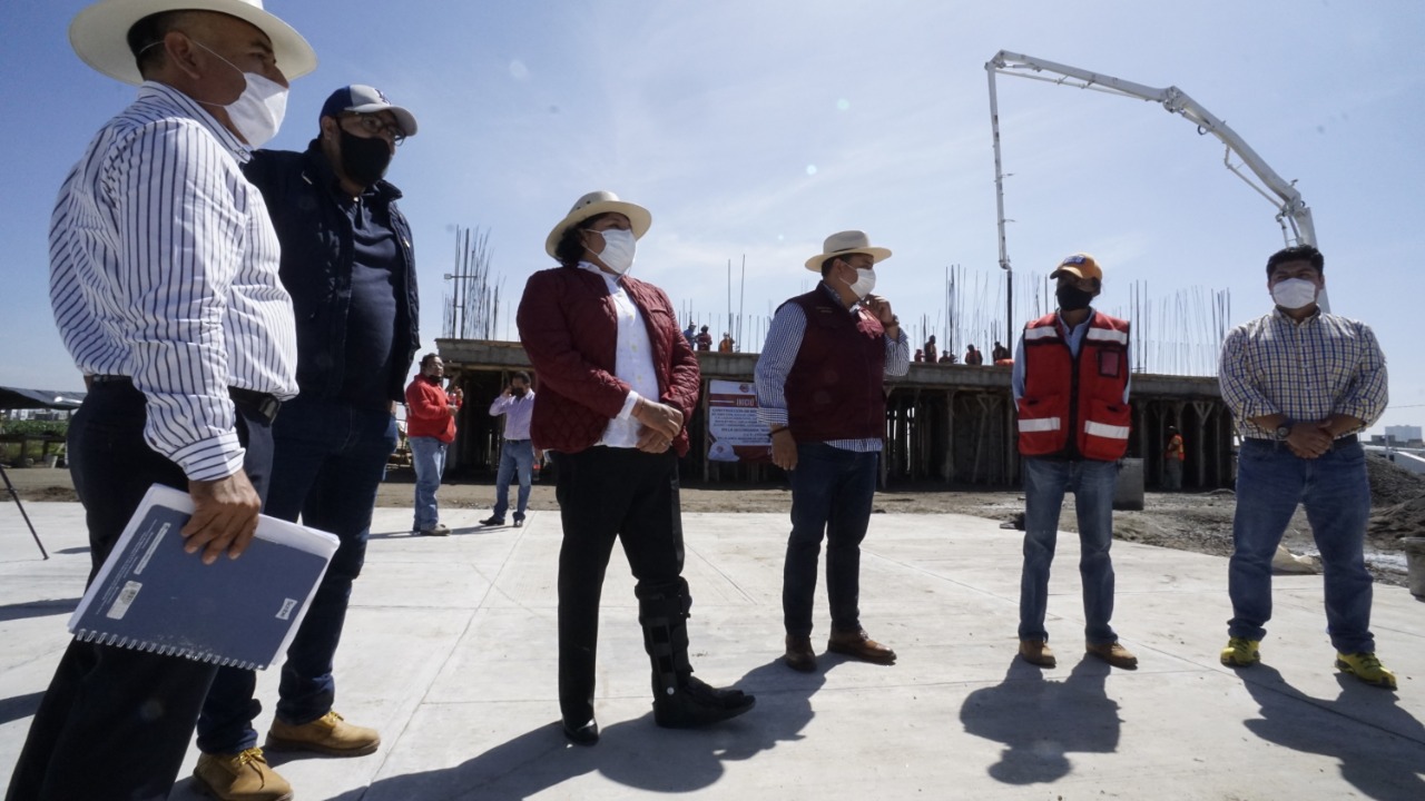 Supervisa Karina Pérez construcción de nueva secundaria en Cacalotepec
