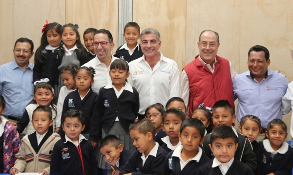 Gali inaugura escuelas reconstruidas tras sismo en Santa Isabel Cholula