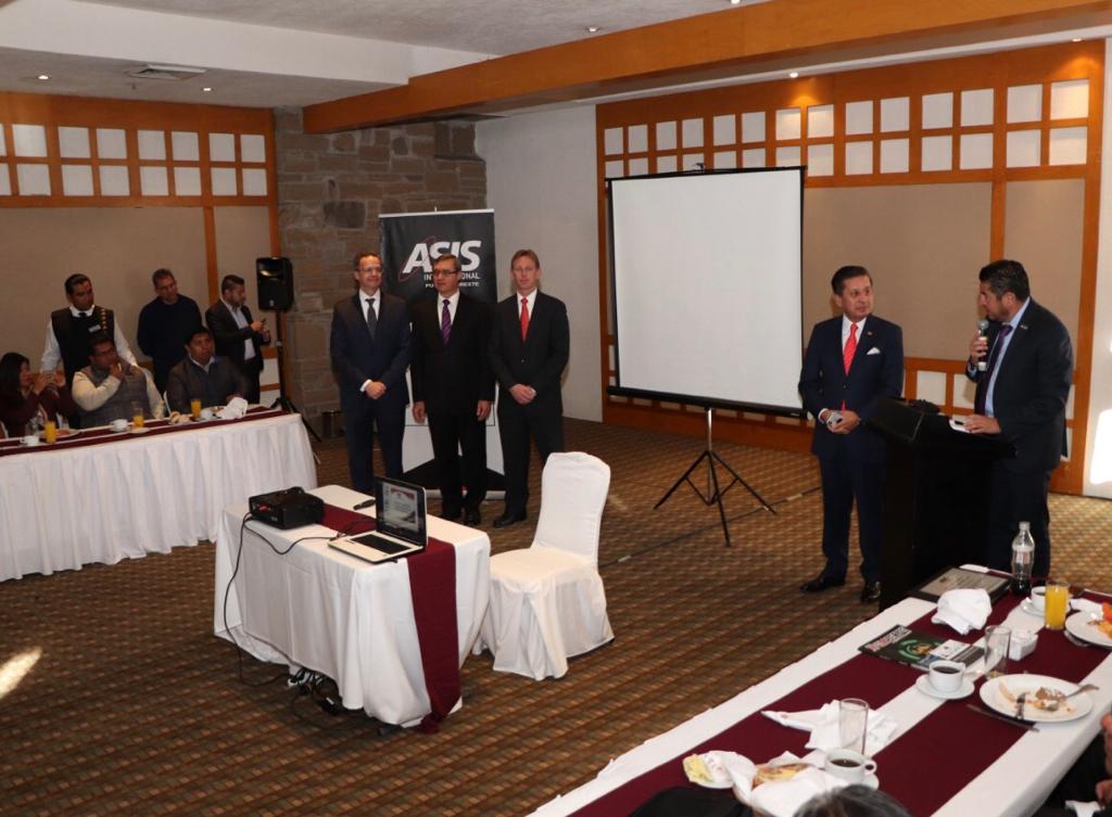 Manuel Alonso toma protesta a mesa directiva de Asis Puebla-Sureste