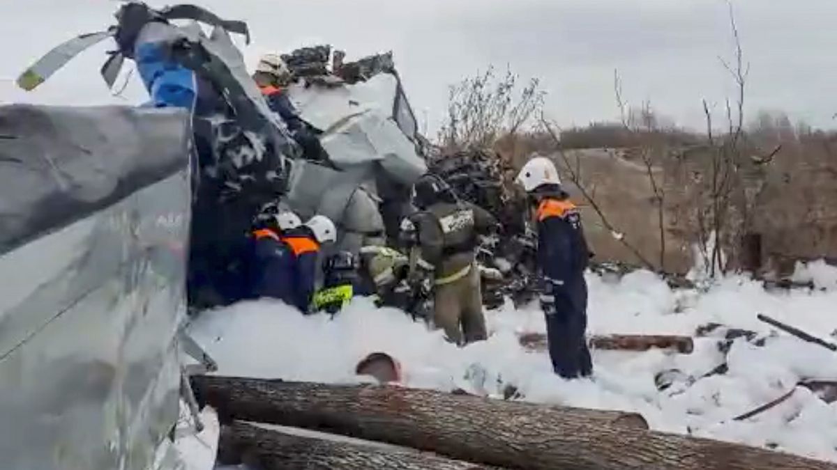 Mueren 16 personas al estrellarse avión en Rusia