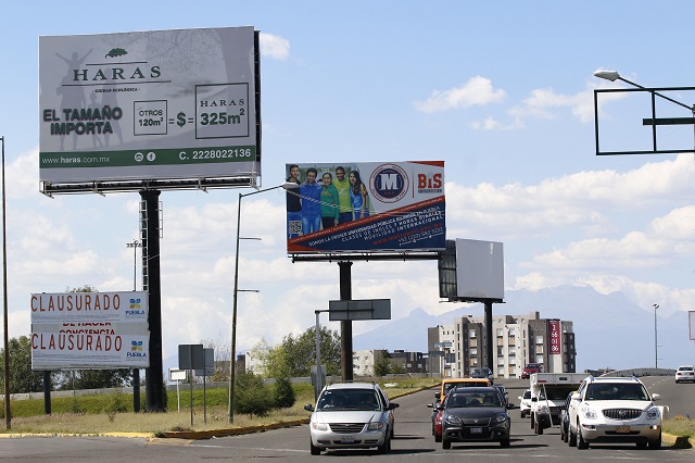 Ayuntamiento busca regular espectaculares en la ciudad