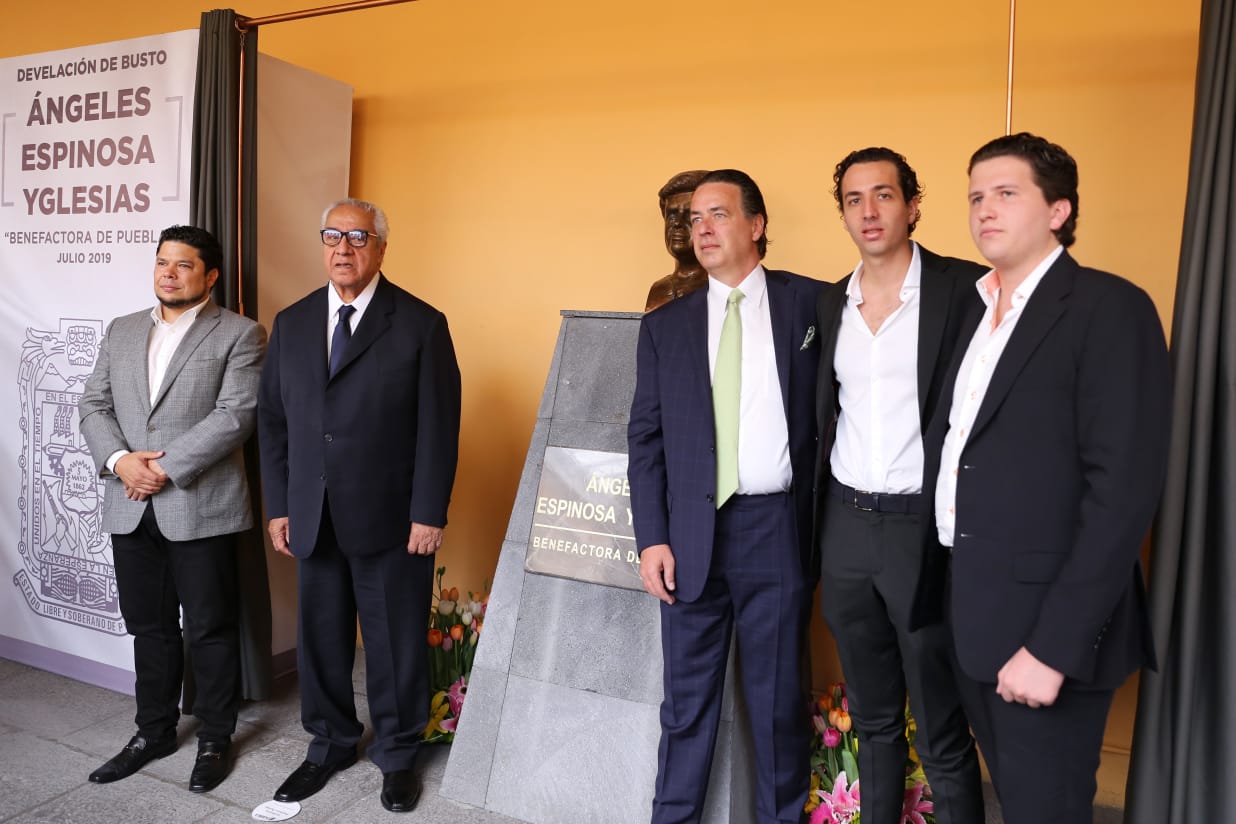Pacheco develó busto de Ángeles Espinosa Yglesias