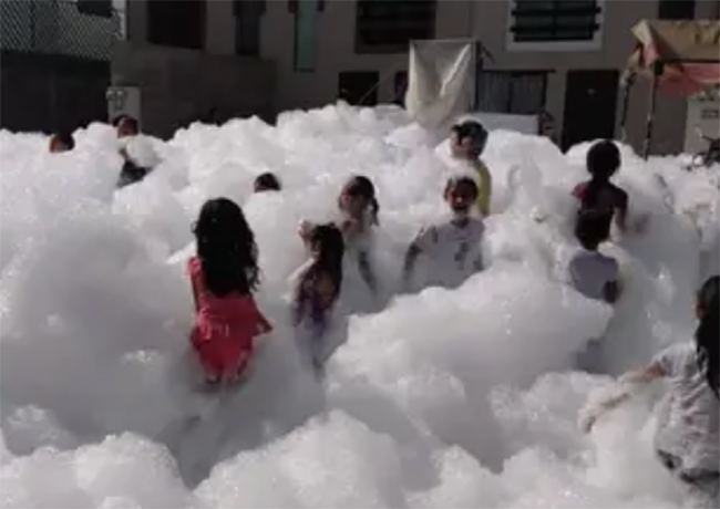 En contingencia realizan fiesta de espuma por Día del Niño en SLP