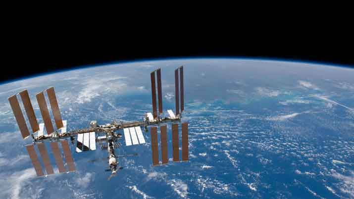 Entre conflicto con Ucrania, Rusia va por su propia base orbital