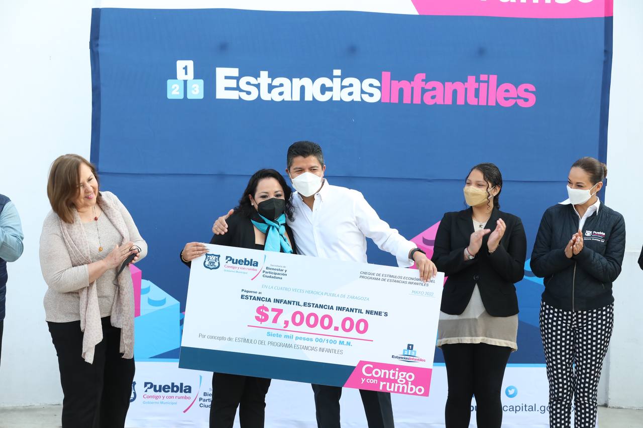 Ayuntamiento de Puebla entrega apoyos del programa de estancias infantiles