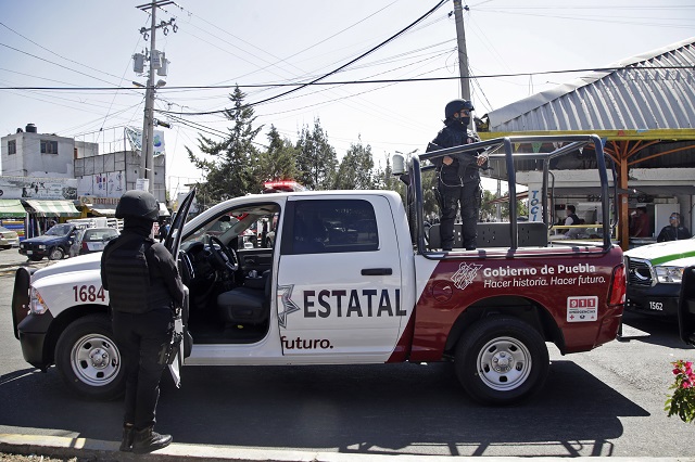 Conductor atropella a policía al querer huir de revisión en Puebla