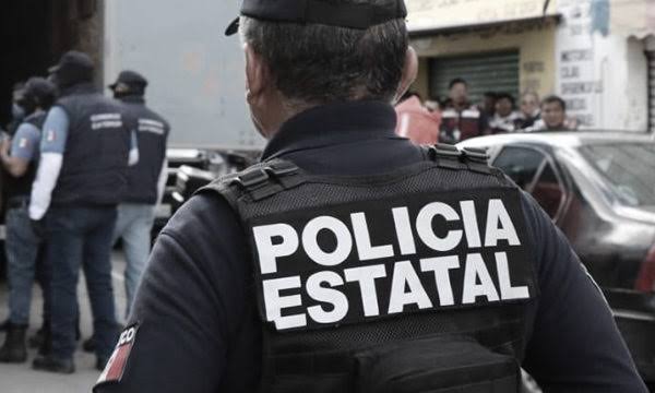 Presentan a 9 policías estatales por 3 civiles muertos en Coyomeapan