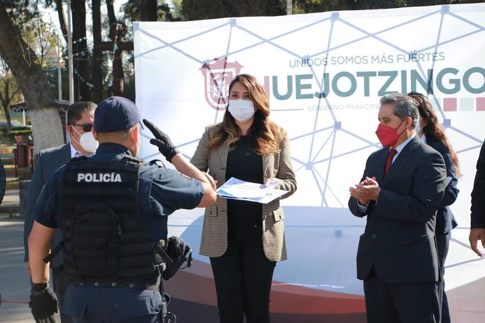 Entregan uniformes y estímulos a policías de Huejotzingo