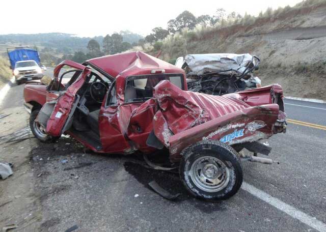 Camioneta se impacta en la Virreyes-Teziutlán