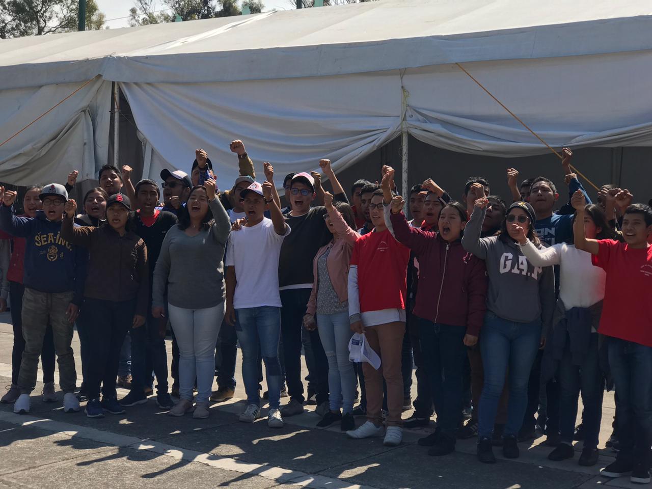 Estudiantes de Tehuacán se suman a plantón en Cámara de Diputados