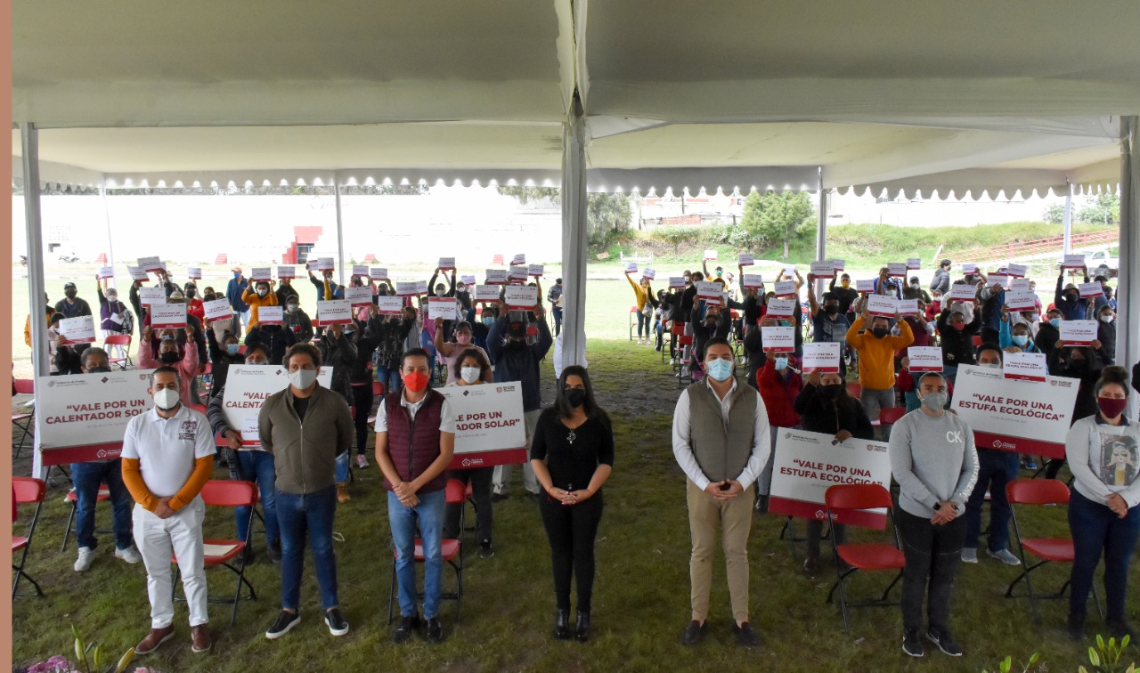 Entregan en Texmelucan estufas y calentadores a familias vulnerables