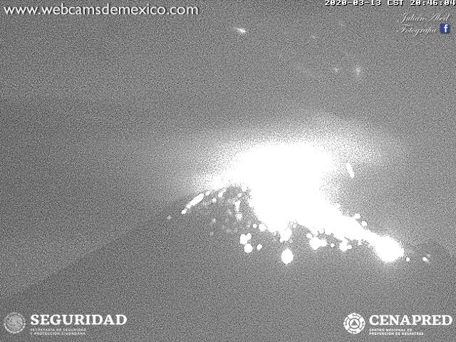 Explosión del Popocatépetl sorprende en noche de viernes