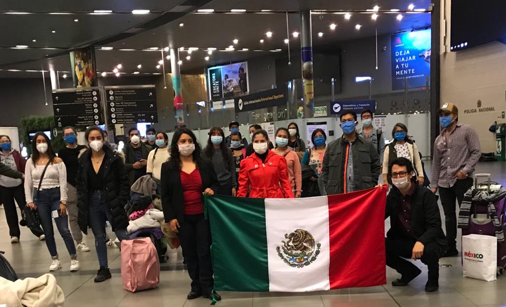 Regresan al país 113 mexicanos varados por COVID19 en Colombia y Ecuador