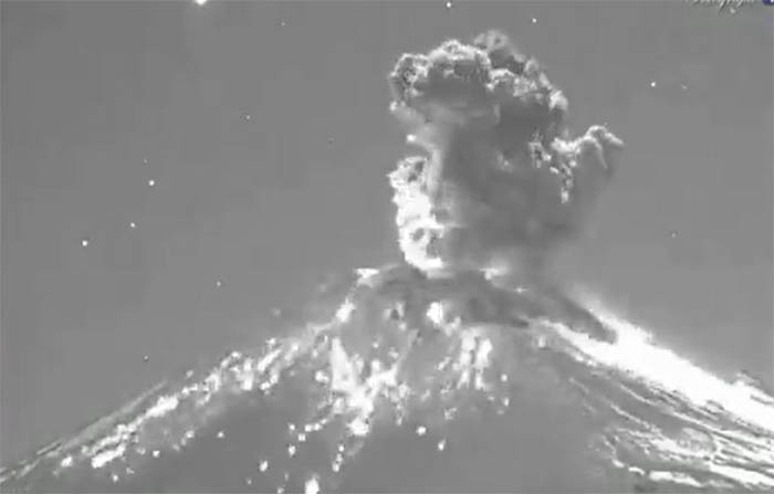 VIDEO Popocatépetl registra gran explosión esta madrugada