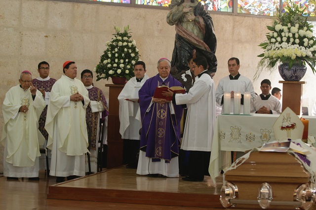 Despide Norberto Rivera con misa a Rosendo Huesca