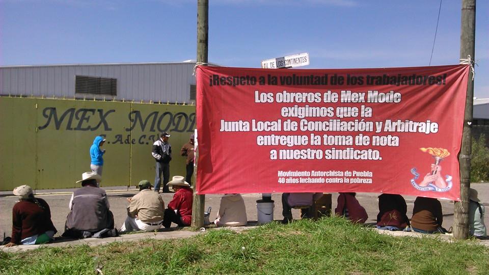 Antorcha Campesina paraliza trabajos de Mex Mode en Atlixco