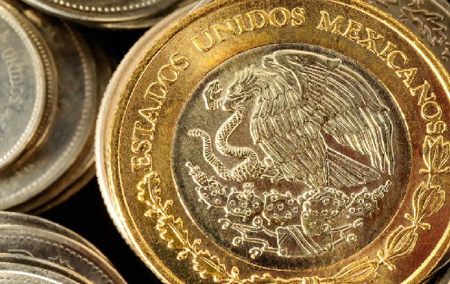 El peso mexicano se apreció contra el dólar estadounidense este miércoles