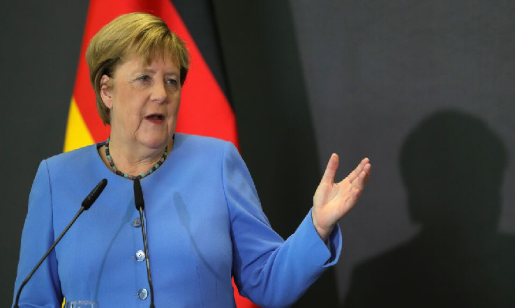 La canciller  Angela Merkel exhortó a los alemanes  a vacunarse