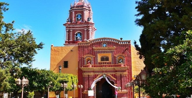 Alistan inauguración de la explanada de Tonantzintla