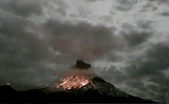 VIDEO Captan impresionante explosión del Popocatépetl