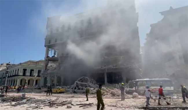 VIDEO Una fuerte explosión en La Habana destruye el Hotel Saratoga