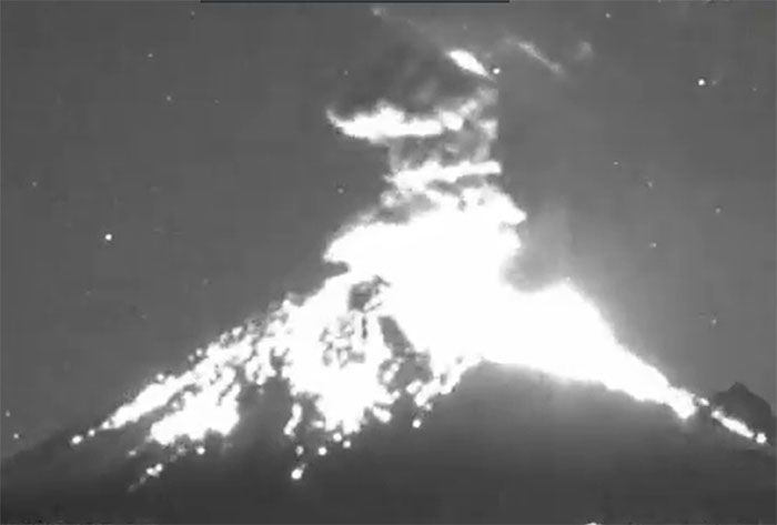 VIDEO Registran gran explosión del Popocatépetl