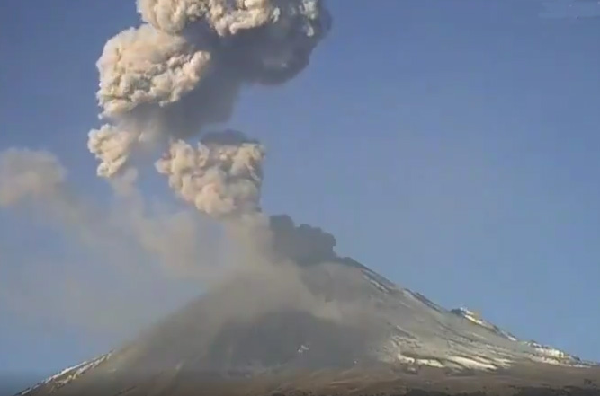 VIDEO Popocatépetl registra explosión mañanera