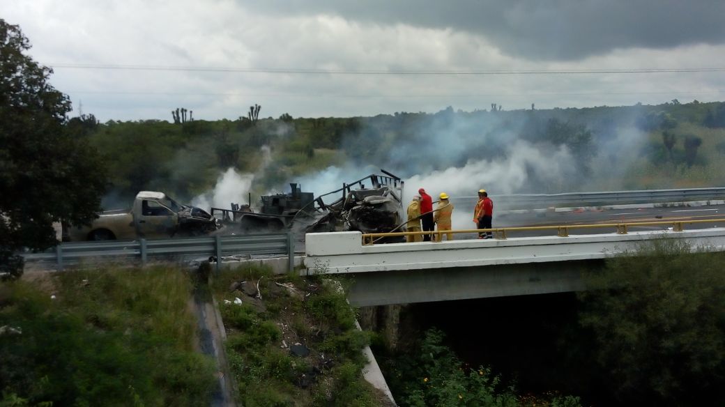 Explota camión con combustible en la Cuacnopalan-Oaxaca