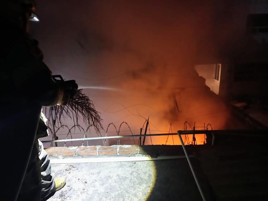 Muere perro por explosión e incendio en casa de Xochimehuacan
