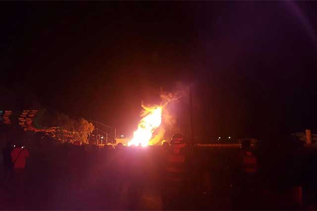 Ducto en Acatzingo arde por más de 17 horas tras explosión por toma clandestina