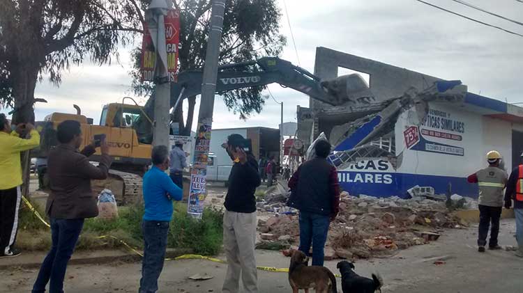 Expropian en  Las Torres y demuelen inmueble en el acto