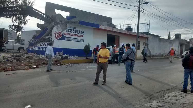 Expropian en  Las Torres y demuelen inmueble en el acto