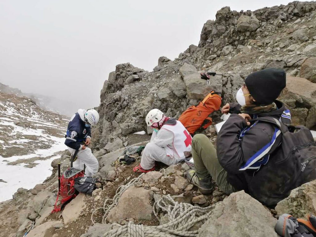 Logran rescatar el cuerpo del alpinista de Puebla en el Iztaccíhuatl
