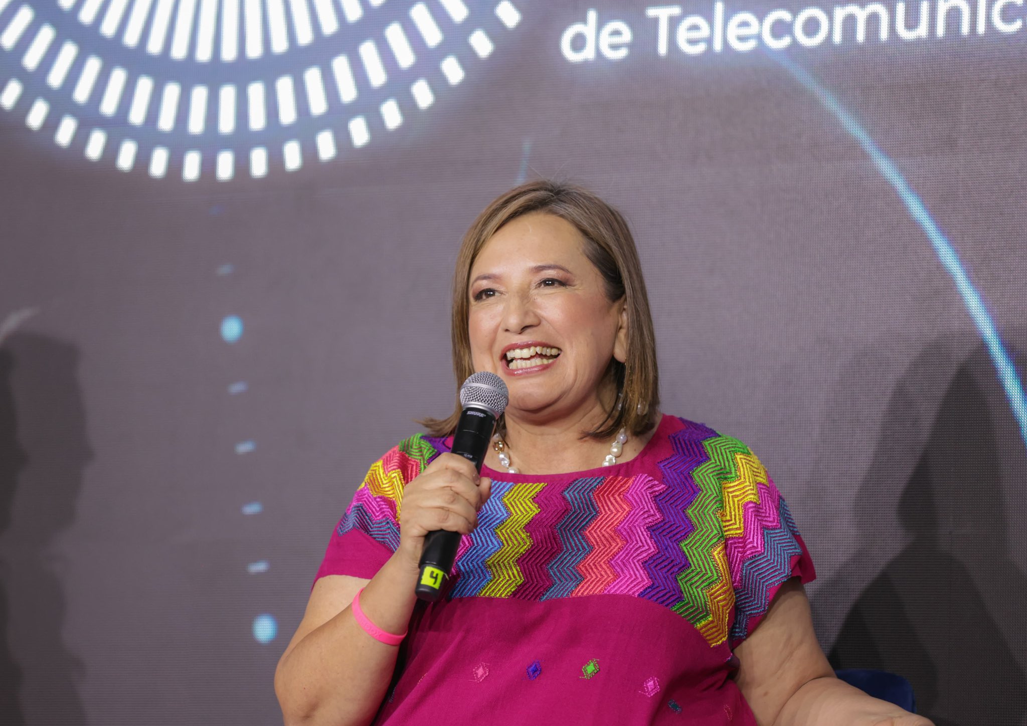 Xóchitl Gálvez solicita licencia al Senado