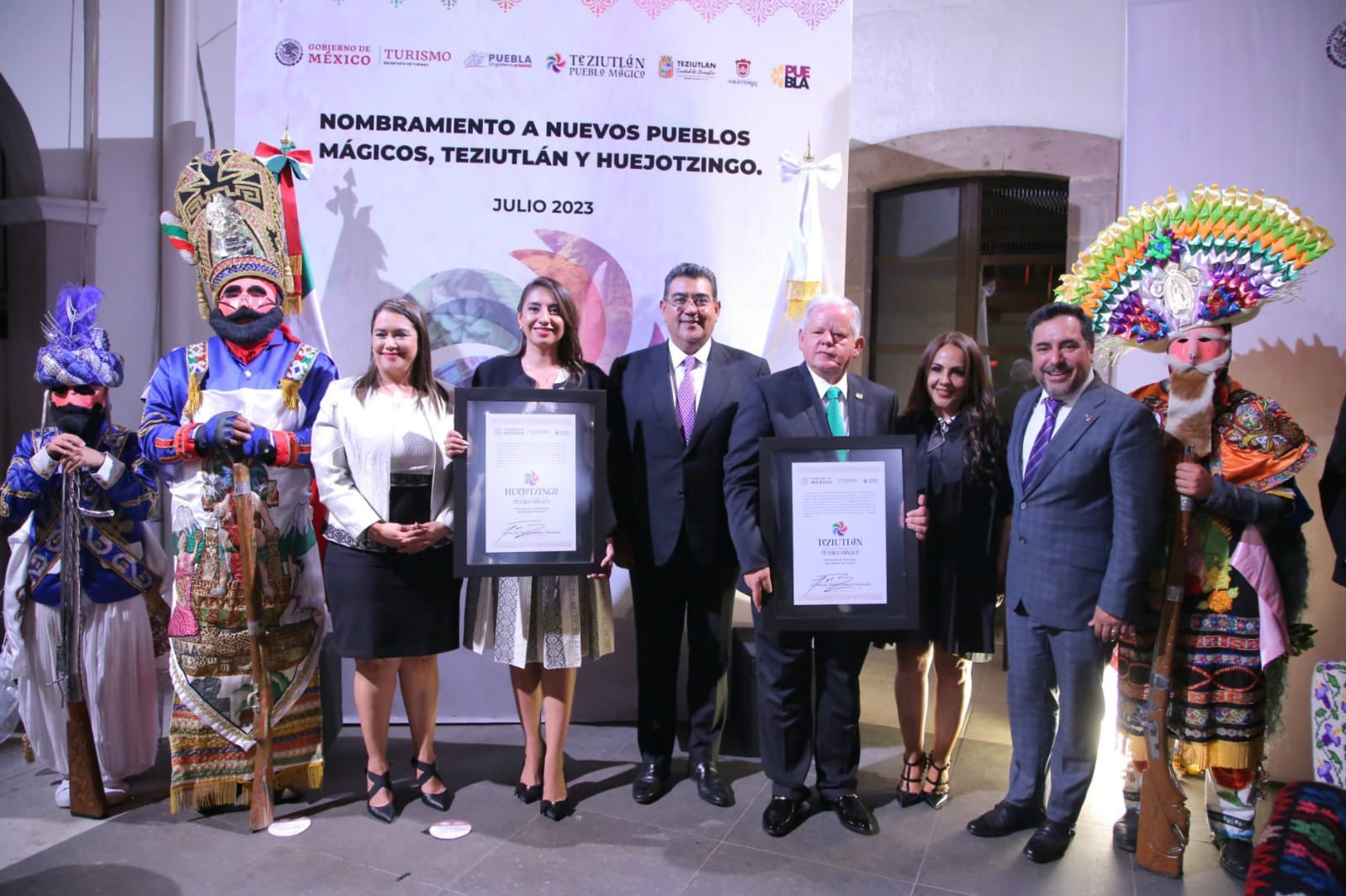 VIDEO Entrega Céspedes distintivo de Pueblos Mágicos a Teziutlán y Huejotzingo