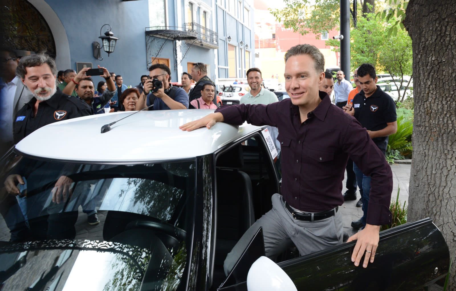 VIDEO Puebla debe enfocar su desarrollo en los vehículos eléctricos: Manuel Velasco