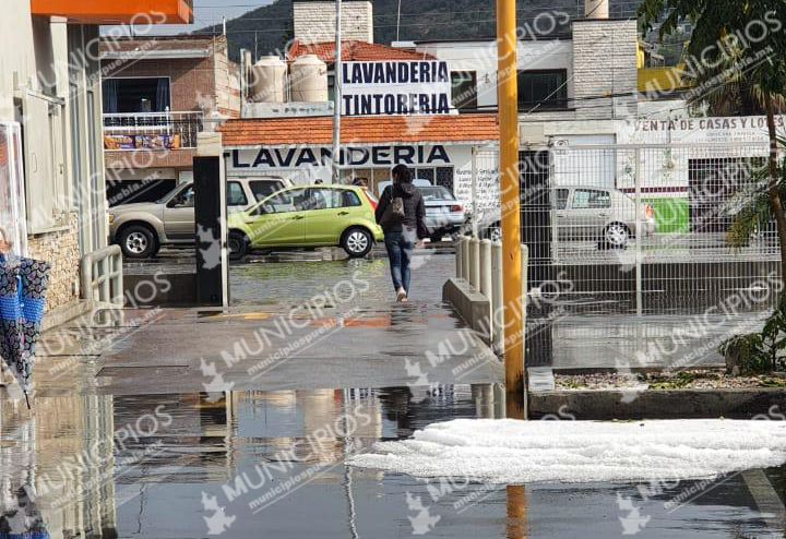 Fuerte lluvia en Amozoc, desborda una barranca de la zona