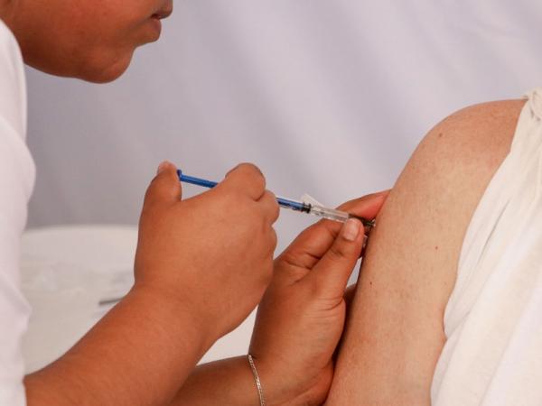 Sigue vigente jornada de vacunación contra covid e influenza en Puebla