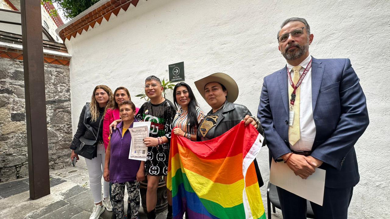 Registro Civil entrega segunda Acta No Binarie a Betuky en Puebla