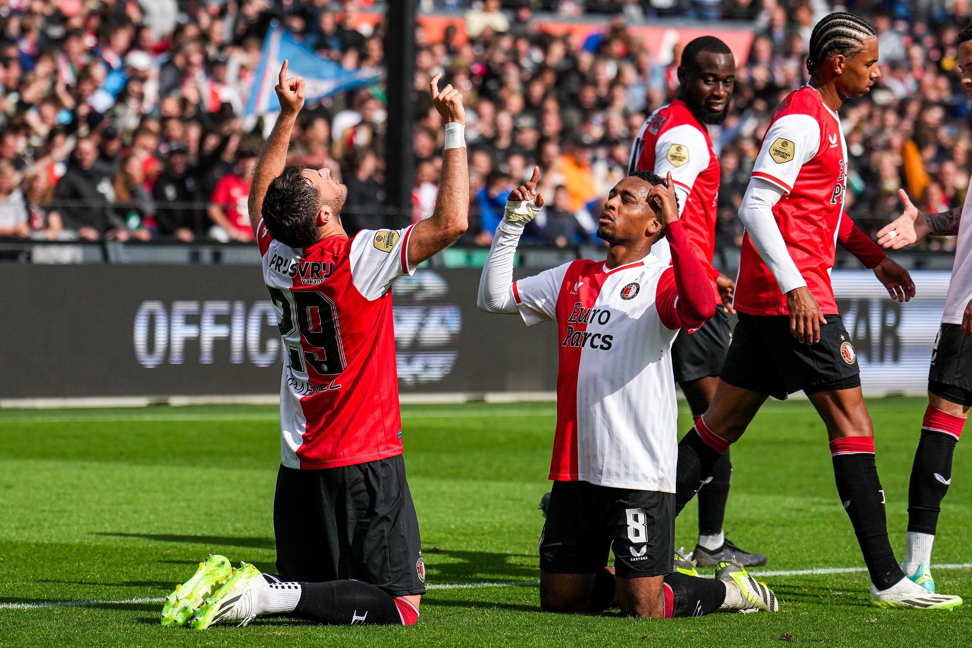 VIDEO El Bebote se enciende y marca un doblete con Feyenoord