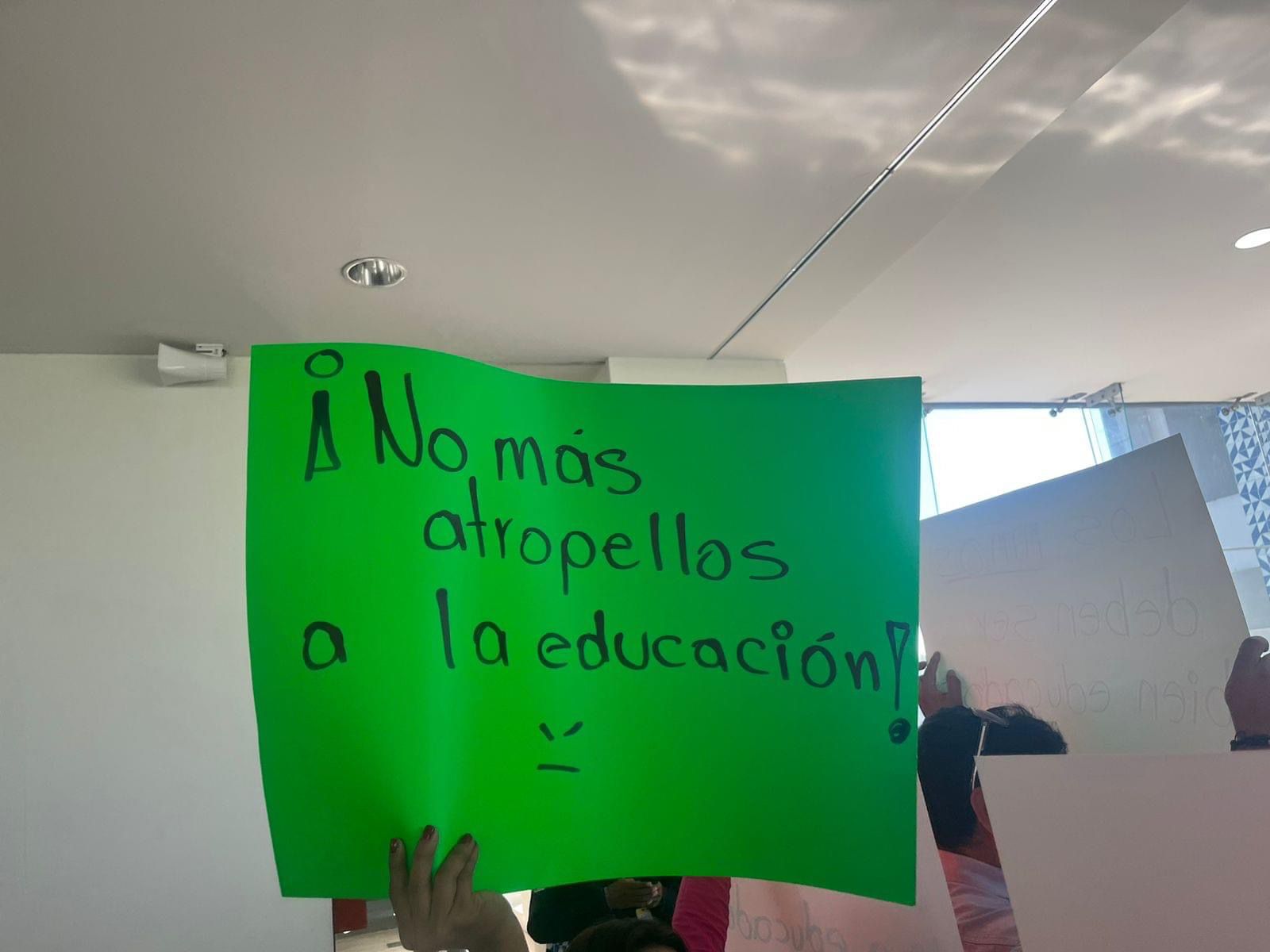 VIDEO Manifestantes exigen apertura de jardín de niños en San Diego Acapulco, Atlixco