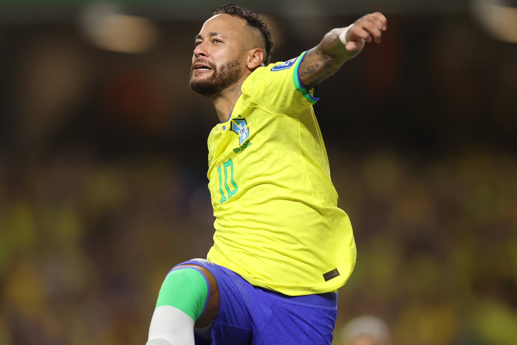 VIDEO Neymar rompe con Brasil récord de goles de Pelé