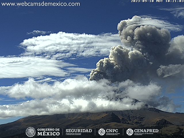 Popocatépetl registra 65 exhalaciones y una explosión