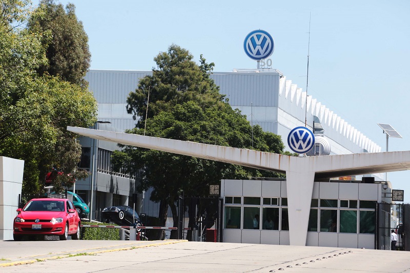 Falla informática en sede alemana de VW frena plantas de Puebla y Silao